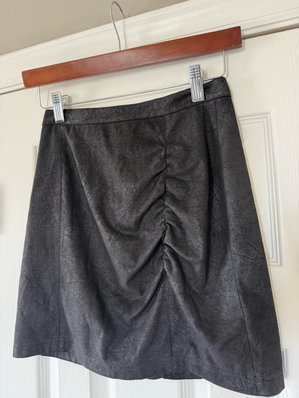 Free People Rumi Ruched Black Faux Leather Mini Skirt Size XS - Picture 4 of 10